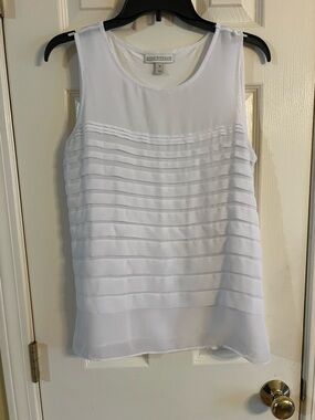 Dana Buchman White Pleated Front Sleeveless Camisole